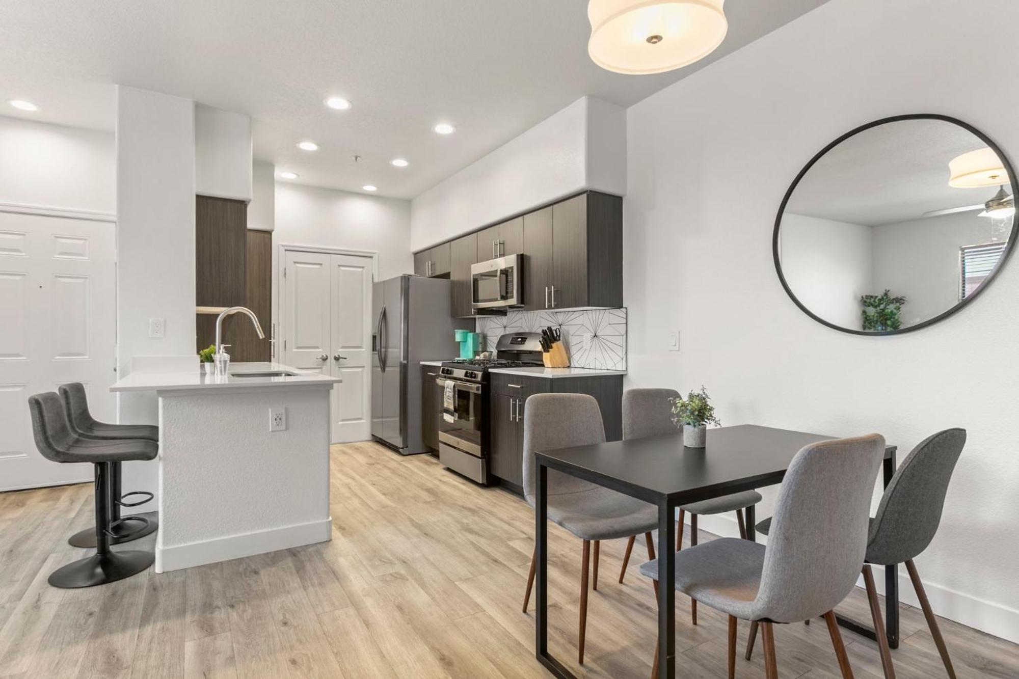 Cozysuites Glendale By The Stadium W Pool! 11 Exterior photo